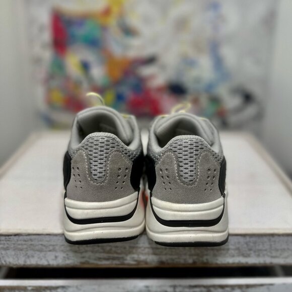 YEEZY BOOST 700 - Picture 5 of 8